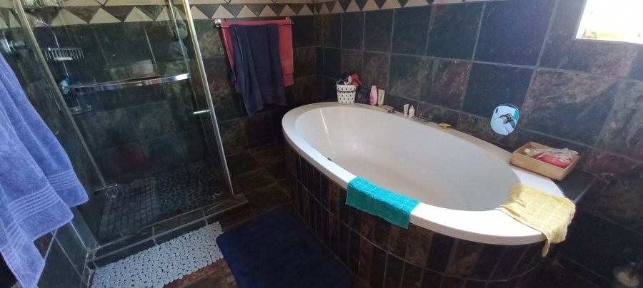 5 Bedroom Property for Sale in Panorama Free State